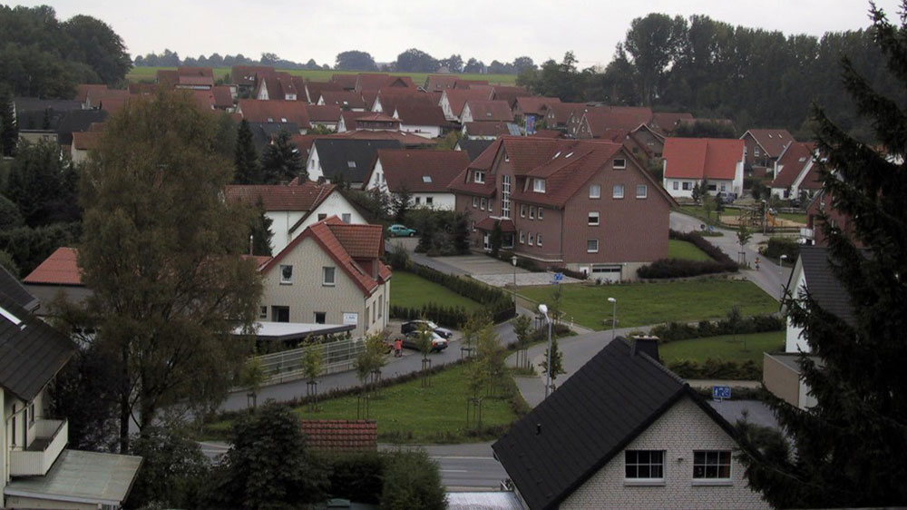 1993 - weltweit erstes Nahwärmeprojekt mit mehr als 100 Gebäuden, die durch dezentrale Wärmepumpen und industrielle Abwärme beheizt werden („Kalte Schiene“)