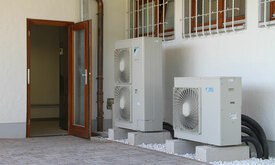 Monovalente Gebäudeheizung im Altbau (Bj. 1959) mit einer Luft-Wasser-Wärmepumpe Monovalente Gebäudeheizung im Altbau (Bj. 1959) mit einer Luft-Wasser-Wärmepumpe